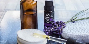 Beitragsbild des Blogbeitrags DIY Reininigungsöl fürs Gesicht für unreine Haut