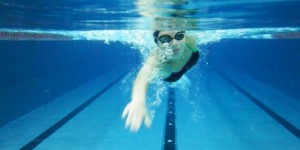 Beitragsbild des Blogbeitrags Wie du mit Schwimmen abnehmen kannst