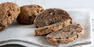 Beitragsbild des Blogbeitrags Saftiges Apfelbrot mit Nüssen