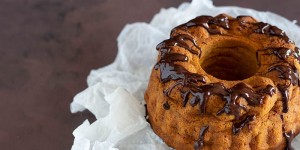 Beitragsbild des Blogbeitrags Hokkaido Gugelhupf mit Nüssen und Schokolade