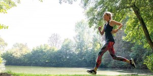 Beitragsbild des Blogbeitrags Abnehmen durch Joggen – So funktioniert’s wirklich!