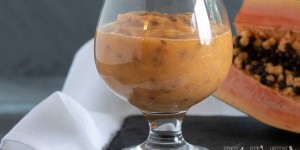 Beitragsbild des Blogbeitrags Papaya Smoothie mit Banane für eine bessere Verdauung