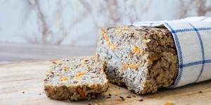 Beitragsbild des Blogbeitrags Saftiges Brot ohne Hefe (vegan)
