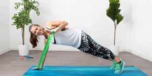 Beitragsbild des Blogbeitrags 12 Minibands Übungen für effektives Bauch Beine Po Training 