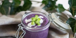 Beitragsbild des Blogbeitrags Rotkohlsuppe mit Walnüssen *vegan*