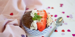 Beitragsbild des Blogbeitrags Aphrodisierende Smoothie Bowl für heiße Stunden 