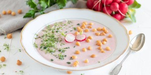 Beitragsbild des Blogbeitrags Rosa Süppchen aus Radieschen
