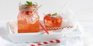 Beitragsbild des Blogbeitrags Erdbeersirup selber machen
