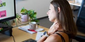 Beitragsbild des Blogbeitrags Nackenschmerzen – Was hilft? 