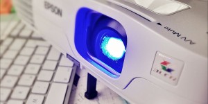 Beitragsbild des Blogbeitrags Die 2 besten Beamer mit USB C Anschluss