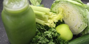 Beitragsbild des Blogbeitrags Die 3 besten Slow Juicer für Sellerie!