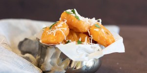 Beitragsbild des Blogbeitrags Süßkartoffel Gnocchi – Einfaches Rezept