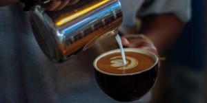 Beitragsbild des Blogbeitrags Kaffeevollautomat für getrennte Bohnen – Die Top 3! 