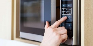 Beitragsbild des Blogbeitrags Mikrowelle unterbaufähig und ohne Drehteller – Das ist die beste!