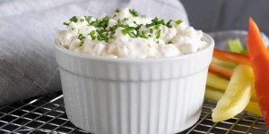 Beitragsbild des Blogbeitrags So hilft körniger Frischkäse beim Abnehmen