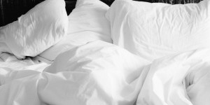 Beitragsbild des Blogbeitrags Schwere Bettdecke für besseren Schlaf – Die Top 3! 