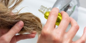 Beitragsbild des Blogbeitrags Öl für die Haare: Mach Schluss mit trockener Mähne!