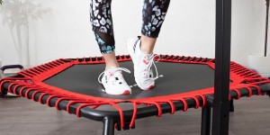 Beitragsbild des Blogbeitrags Fitness Trampolin 150 kg belastbar – Das sind die 3 besten im Check!