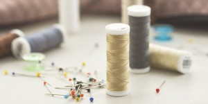 Beitragsbild des Blogbeitrags Nähmaschine mit Overlock – das sind die Top 3 am Markt!