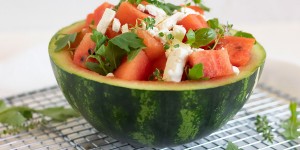 Beitragsbild des Blogbeitrags Wassermelonen Feta Salat mit Rucola