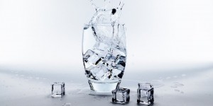 Beitragsbild des Blogbeitrags Eiswürfelmaschine mit Crusher – das sind die Top 2!