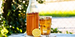 Beitragsbild des Blogbeitrags Wasserkefir: Wie gesund ist das Sommertrendgetränk wirklich?