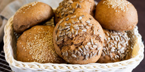 Beitragsbild des Blogbeitrags Leckere Burger Brötchen mit Dinkelmehl