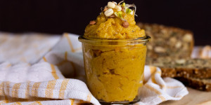Beitragsbild des Blogbeitrags Schneller Curry Linsen Aufstrich *vegan*