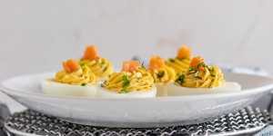 Beitragsbild des Blogbeitrags Gefüllte Eier mit Lachs *schnell & einfach*