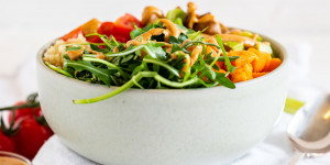 Beitragsbild des Blogbeitrags Mega lecker: Quinoa Bowl mit Süßkartoffel 