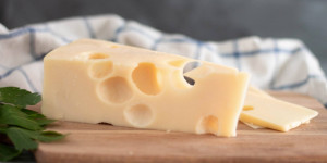 Beitragsbild des Blogbeitrags Studie zeigt: Käse macht süchtig