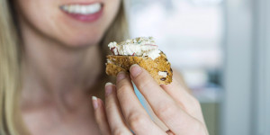 Beitragsbild des Blogbeitrags Müde nach dem Essen? 7 Tipps, die sofort helfen!