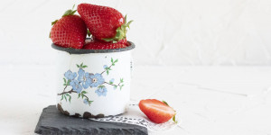 Beitragsbild des Blogbeitrags Nur so wäschst du Erdbeeren richtig