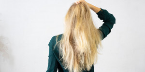 Beitragsbild des Blogbeitrags TikTok Beauty-Trend: Dieses Haarserum geht gerade viral!