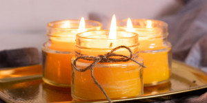 Beitragsbild des Blogbeitrags Nie wieder Stechmücken: Citronella Kerzen selber machen in 4 Schritten 