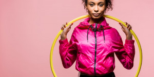 Beitragsbild des Blogbeitrags Der ultimative Guide fürs Abnehmen mit Hula Hoop Reifen