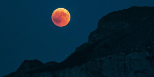 Beitragsbild des Blogbeitrags Morgen ist Super-Blutmond: Diese Sternzeichen erwartet Erstaunliches 