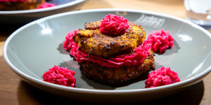 Beitragsbild des Blogbeitrags Vegane Zucchini Bratlinge mit Möhren und Kartoffeln