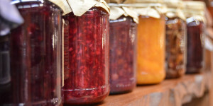Beitragsbild des Blogbeitrags Nur so sterilisierst du Gläser für Marmelade, Sirup und Co richtig