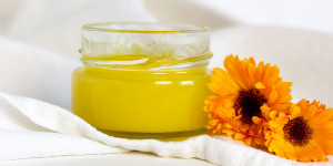 Beitragsbild des Blogbeitrags Ringelblumen Creme selber machen aus nur 3 Zutaten