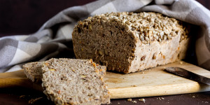 Beitragsbild des Blogbeitrags Dieses schnelle Buchweizenbrot wirst du lieben!