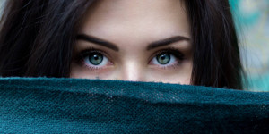 Beitragsbild des Blogbeitrags So bekommen graue Haare wieder Farbe