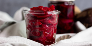 Beitragsbild des Blogbeitrags Rote Bete Salat einkochen – ein kinderleichtes Rezept