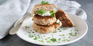Beitragsbild des Blogbeitrags Thunfischfrikadellen Low Carb und mega lecker!