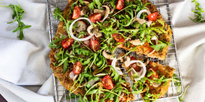 Beitragsbild des Blogbeitrags Diese Pizza mit Thunfischboden wirst du lieben! 