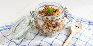 Beitragsbild des Blogbeitrags Leckeres Knuspermüsli selber machen