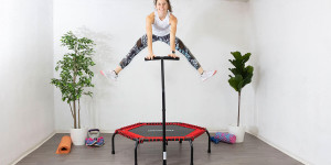 Beitragsbild des Blogbeitrags Abnehmen mit Trampolin: So macht schlank werden richtig Spaß!