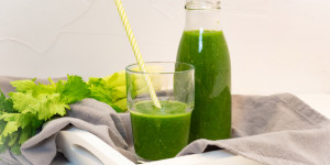 Beitragsbild des Blogbeitrags Grüner Smoothie mit Spinat und Mango