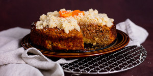 Beitragsbild des Blogbeitrags Saftiger Karottenkuchen ohne Mehl und Zucker 