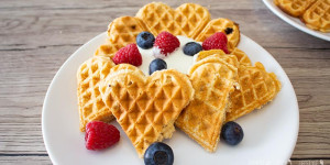 Beitragsbild des Blogbeitrags Leckere Low Carb Waffeln: 2 schnelle Rezepte ohne Kohlenhydrate